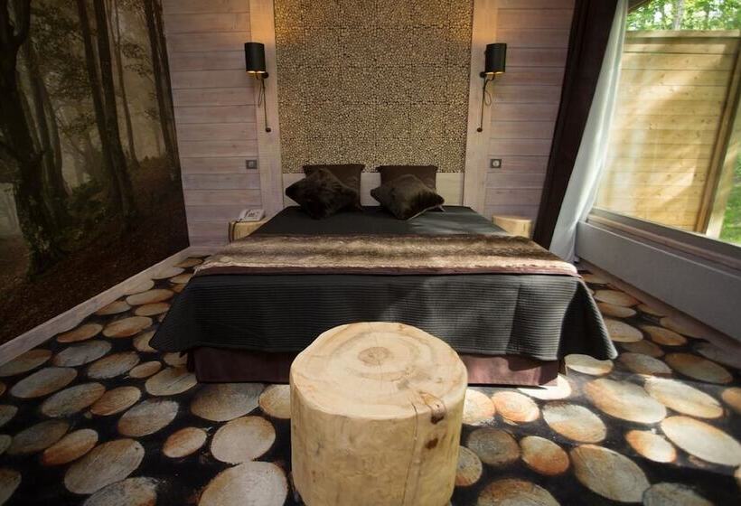 غرفة عائلية, Des Trois Hiboux