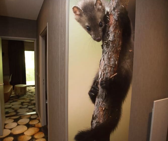 غرفة عائلية, Des Trois Hiboux