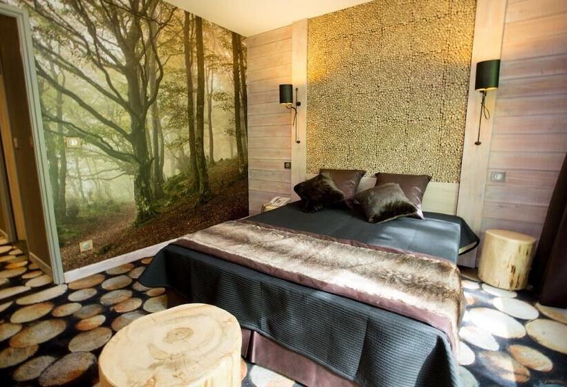 غرفة عائلية, Des Trois Hiboux