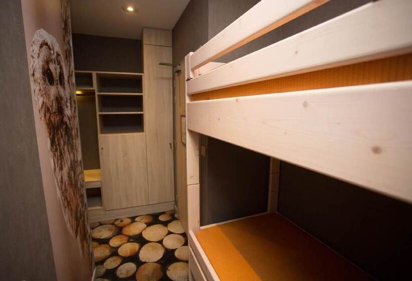 غرفة عائلية, Des Trois Hiboux