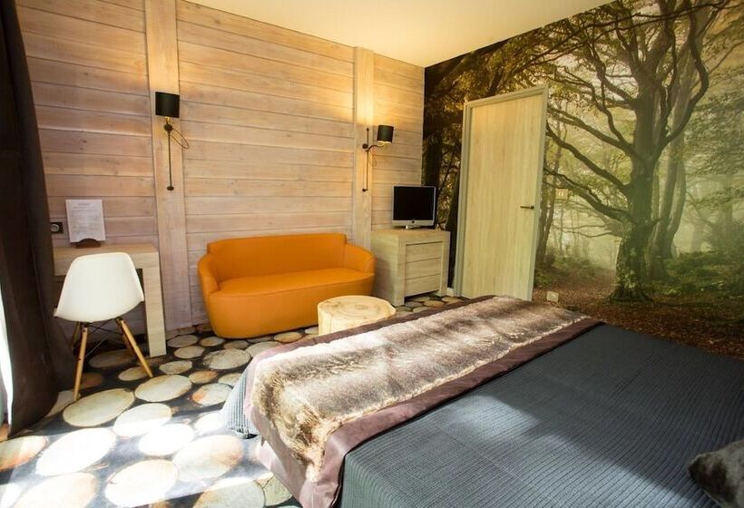 غرفة عائلية, Des Trois Hiboux