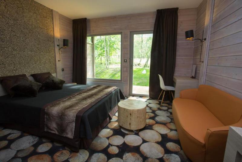 غرفة عائلية, Des Trois Hiboux