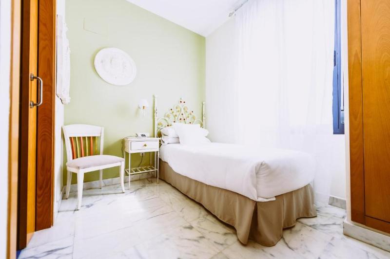 اتاق استاندارد یک نفره, Basic Hotel Doña Manuela