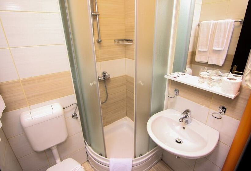 اتاق اکونومی, Grand