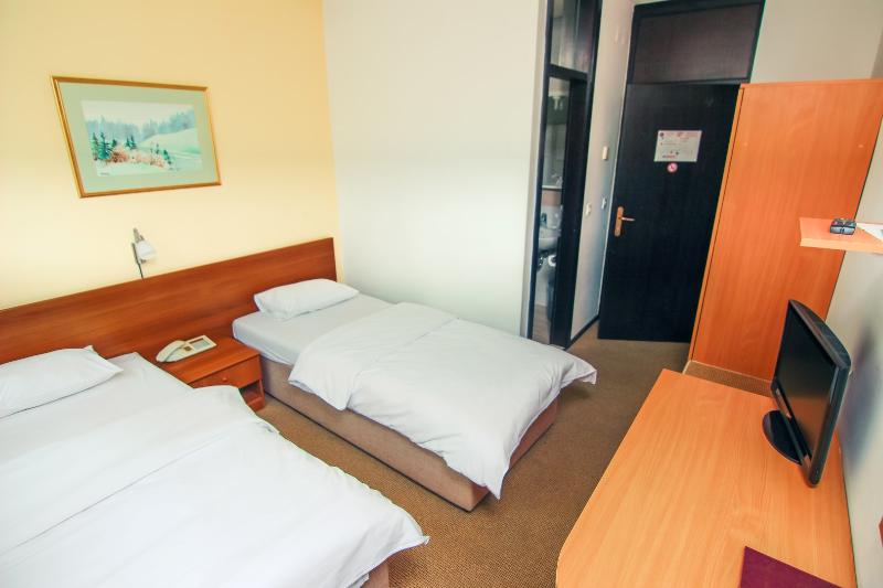 اتاق اکونومی, Grand