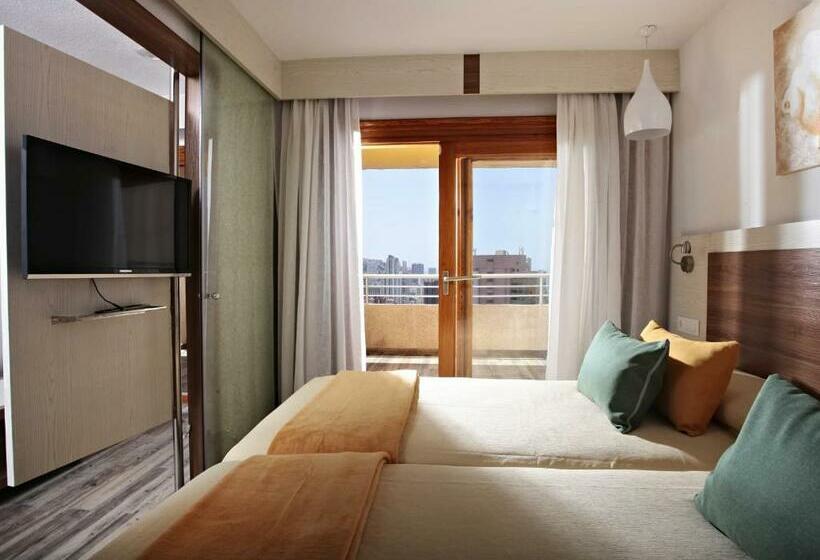 سوییت با چشم‌انداز استخر, Sandos Benidorm Suites