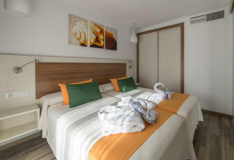 سوییت با چشم‌انداز استخر, Sandos Benidorm Suites