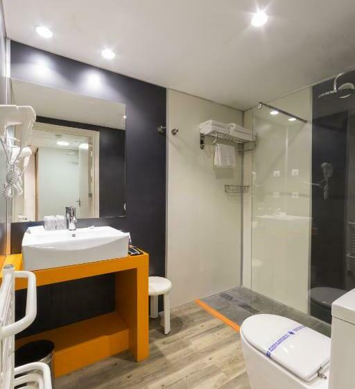 سوییت با چشم‌انداز استخر, Sandos Benidorm Suites