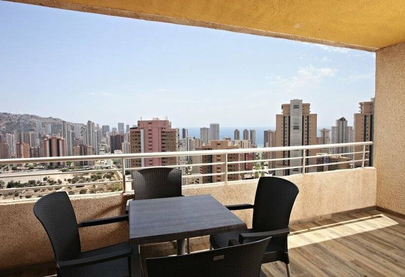 سوییت با چشم‌انداز استخر, Sandos Benidorm Suites