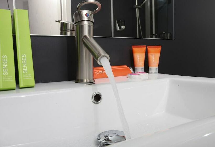 سوییت با چشم‌انداز استخر, Sandos Benidorm Suites