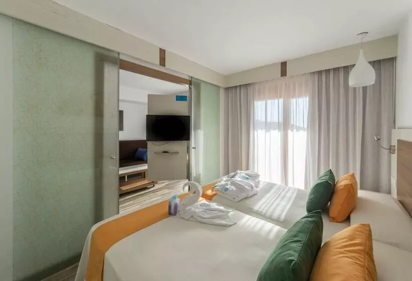 プールビュースイート, Sandos Benidorm Suites