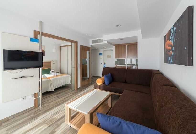 سوییت با چشم‌انداز استخر, Sandos Benidorm Suites