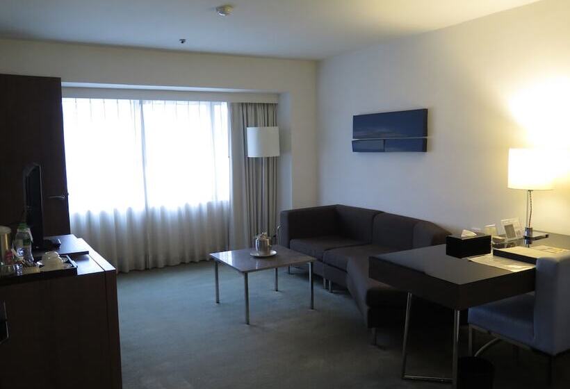 سوییت جونیور, United