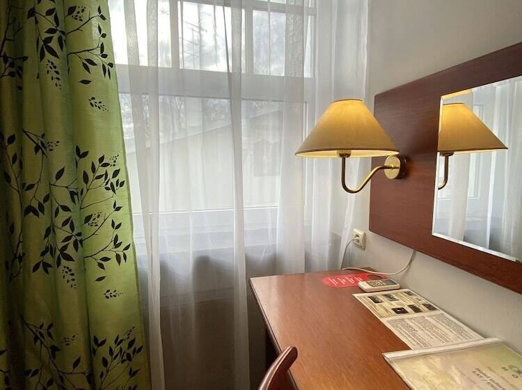 اتاق استاندارد یک نفره, Nb Hotel With Free Parking