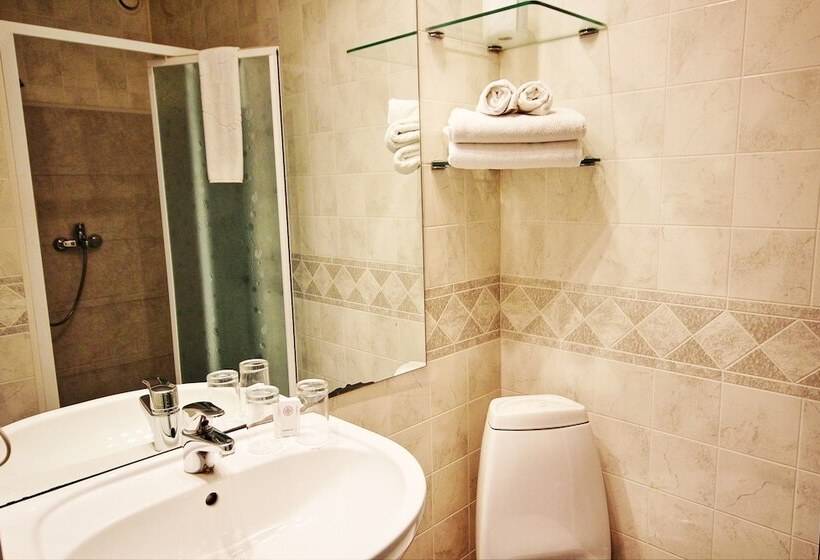 اتاق استاندارد سه نفره, Nb Hotel With Free Parking