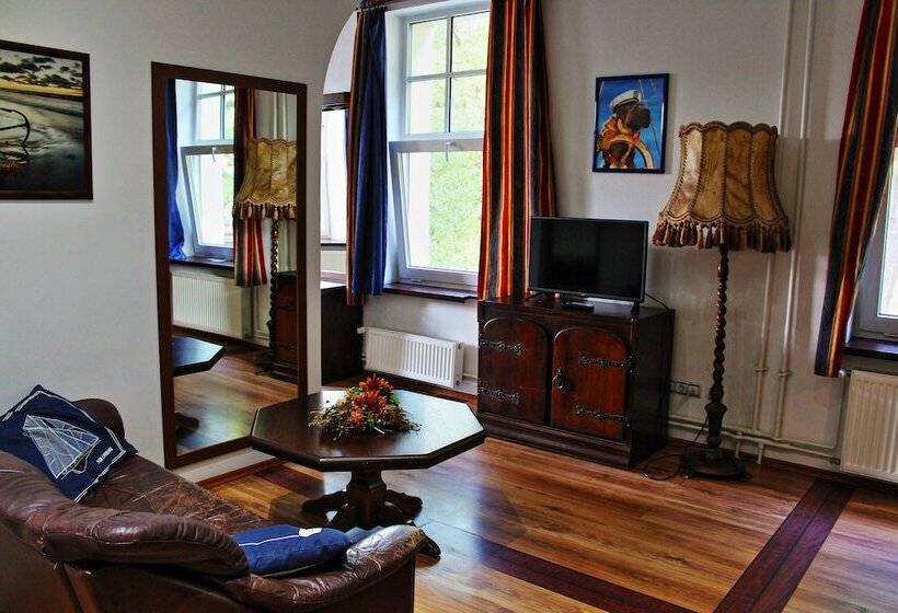 سوییت, Nb Hotel With Free Parking