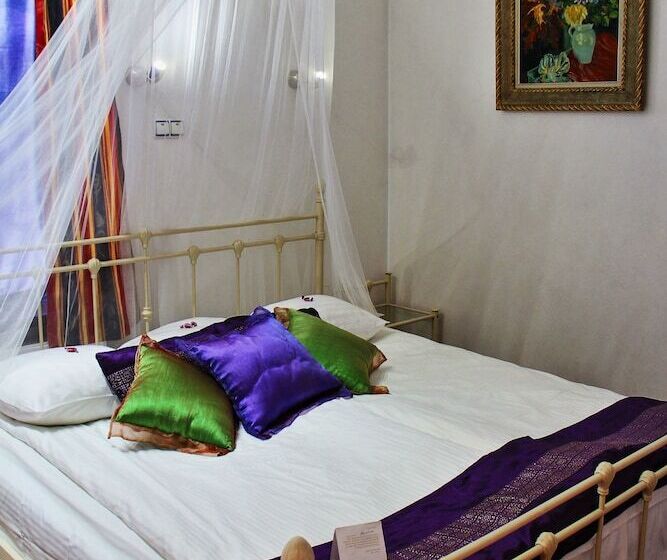 سوییت, Nb Hotel With Free Parking