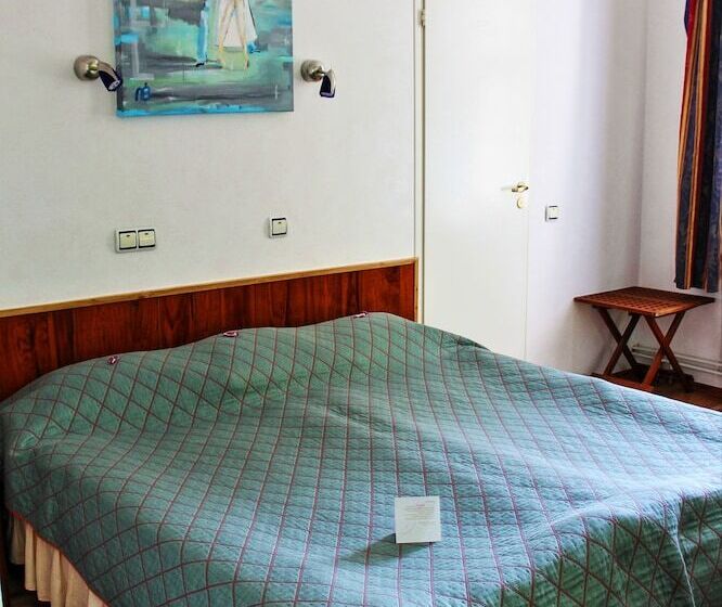 سوییت, Nb Hotel With Free Parking