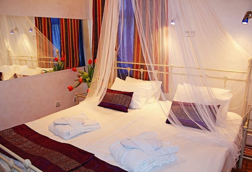 سوییت, Nb Hotel With Free Parking