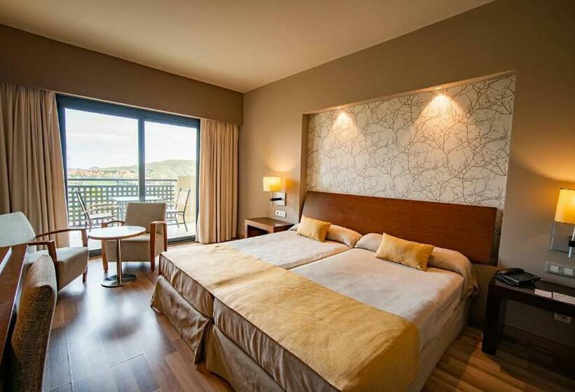 غرفة قياسية مطلة على ملعب الجولف, Valle Del Este