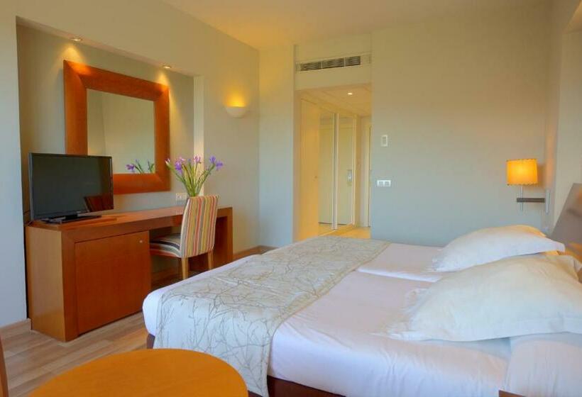 غرفة قياسية ثلاثية, Valle Del Este