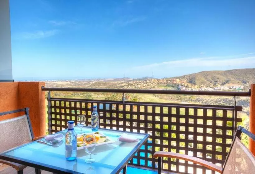 اتاق استاندارد با چشم‌انداز زمین, Valle Del Este