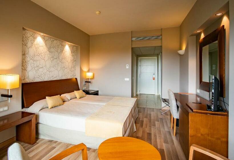 غرفة قياسية ثلاثية, Valle Del Este