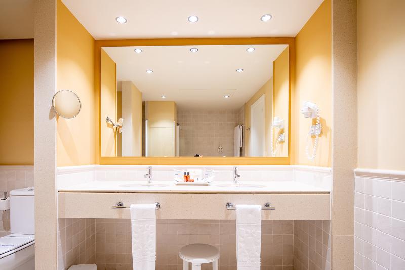 غرفة قياسية ثلاثية, Valle Del Este