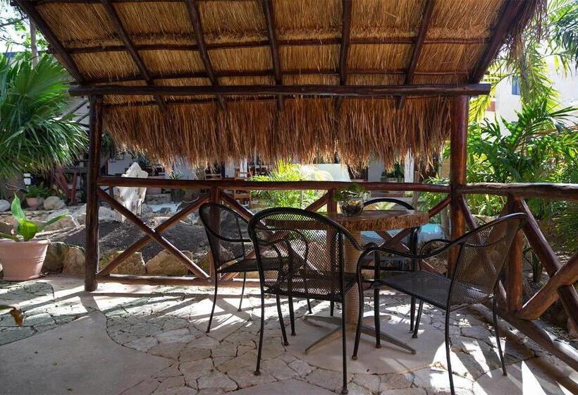 בונגלו סטנדרט עם נוף לגינה, Amar Inn