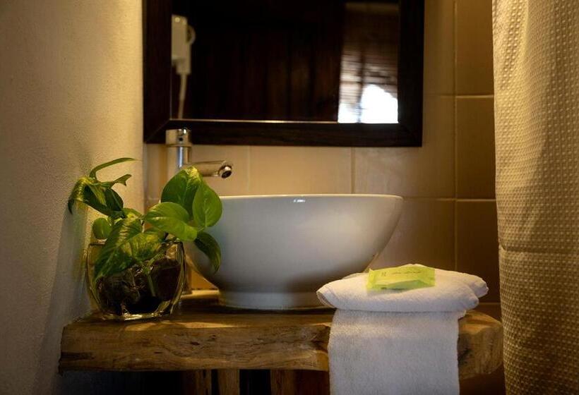 בקתה סטנדרטית עם נוף לים, Amar Inn