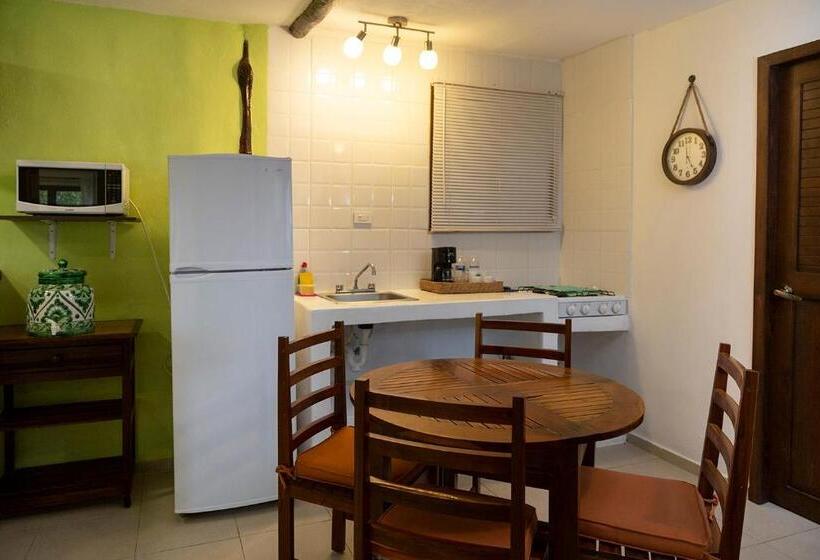 בקתה סטנדרטית, Amar Inn