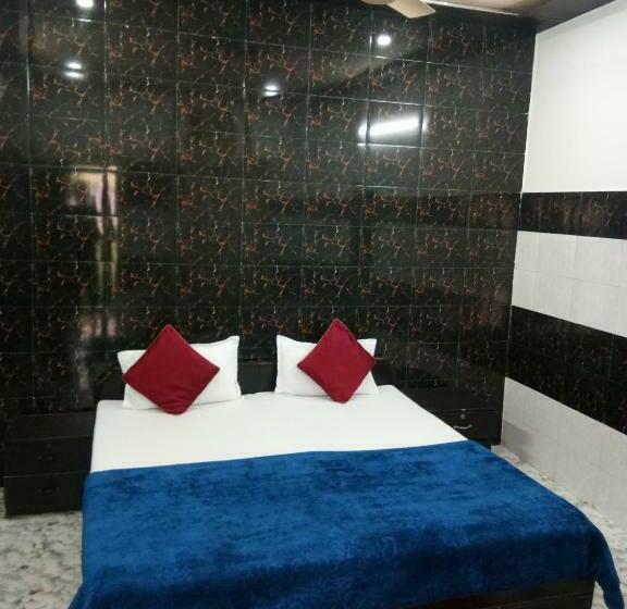 Deluxe Familjerum, Radha Krishna Dham