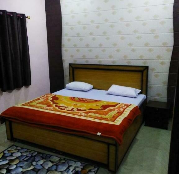 Deluxe Familjerum, Radha Krishna Dham