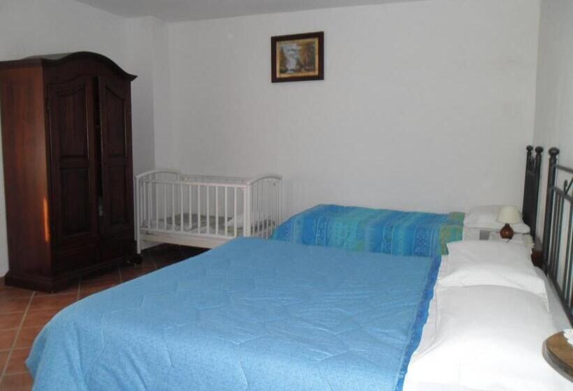 اتاق استاندارد سه نفره, Poggio Petrella