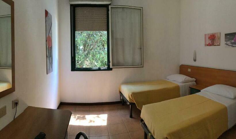 اتاق استاندارد, Stazione