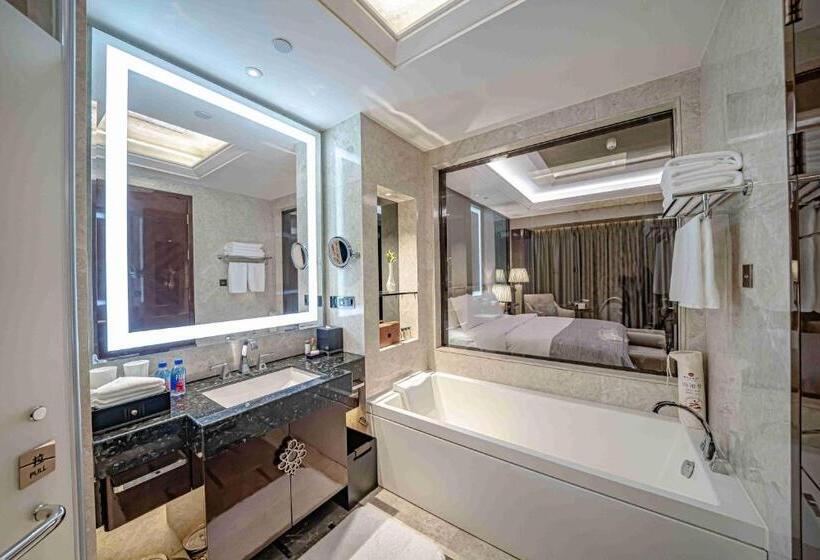 Quarto Classe Business, Zhaolin Grand