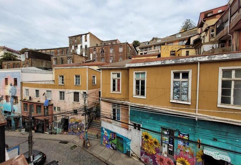 اتاق استاندارد چهارنفره با سرویس بهداشتی مشترک, Maki Hostels & Suites Valparaiso