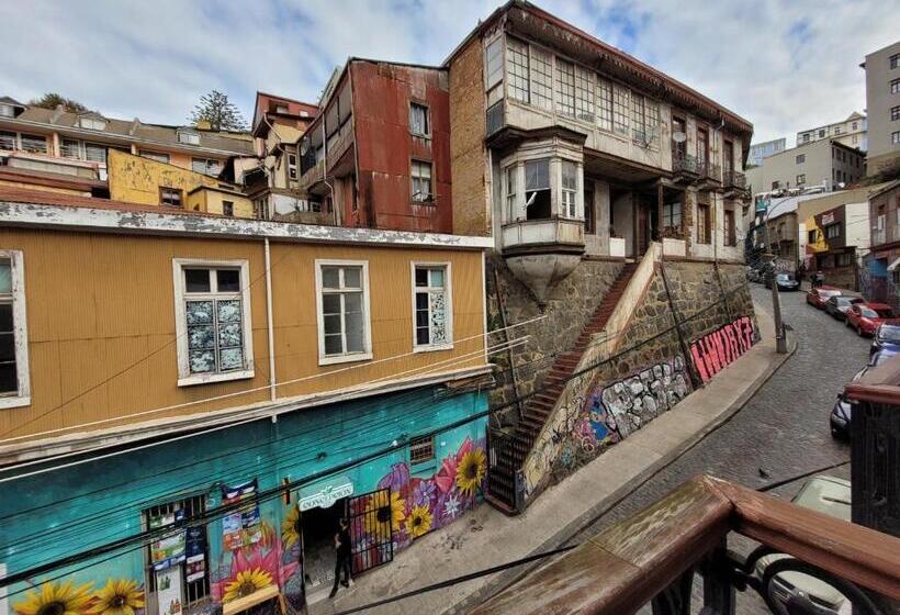 اتاق استاندارد چهارنفره با سرویس بهداشتی مشترک, Maki Hostels & Suites Valparaiso