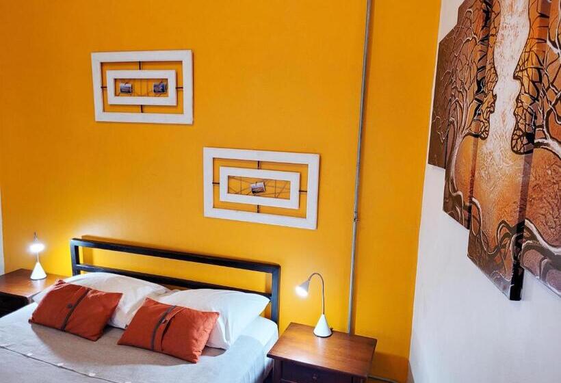 اتاق استاندارد با سرویس بهداشتی مشترک, Maki Hostels & Suites Valparaiso