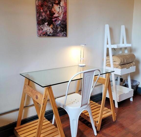 اتاق استاندارد با سرویس بهداشتی مشترک, Maki Hostels & Suites Valparaiso