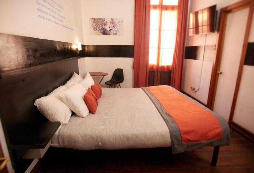 اتاق لوکس با بالکن, Maki Hostels & Suites Valparaiso