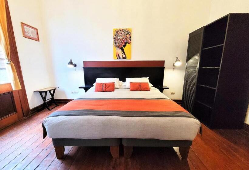 اتاق لوکس با بالکن, Maki Hostels & Suites Valparaiso