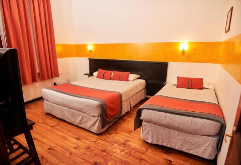 Standard Triple Room with Terrace, Maki Hostels & Suites Valparaiso