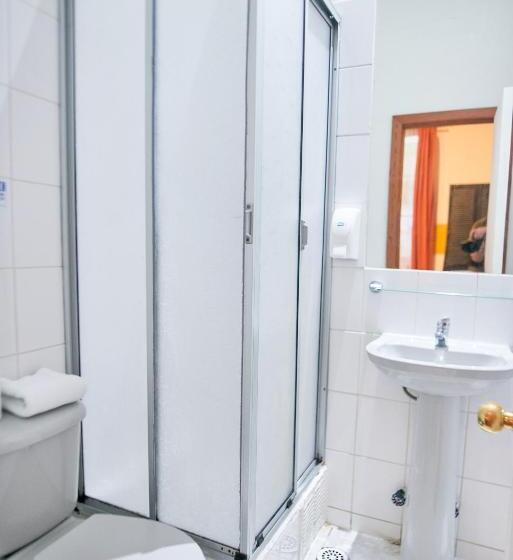 Standard Triple Room with Terrace, Maki Hostels & Suites Valparaiso