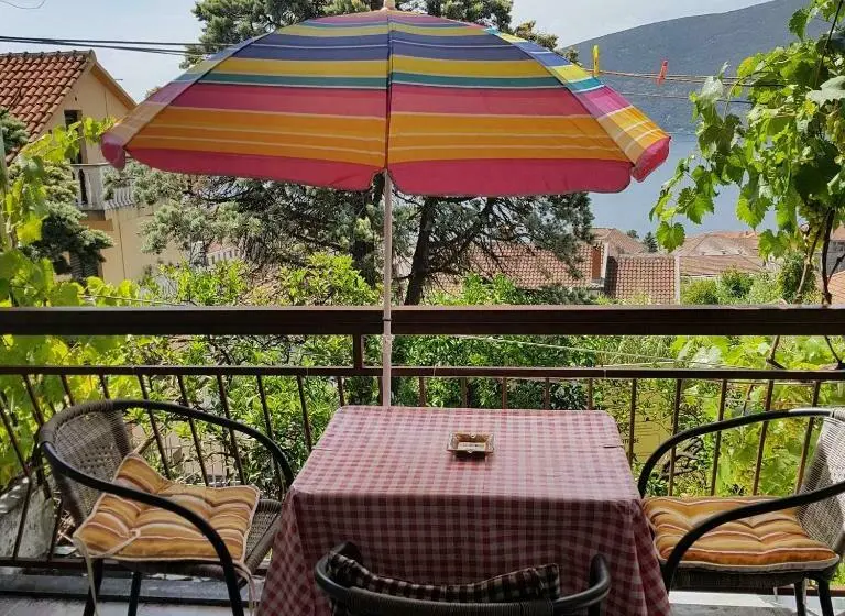 استودیوی استاندارد, Guest House Cinderella