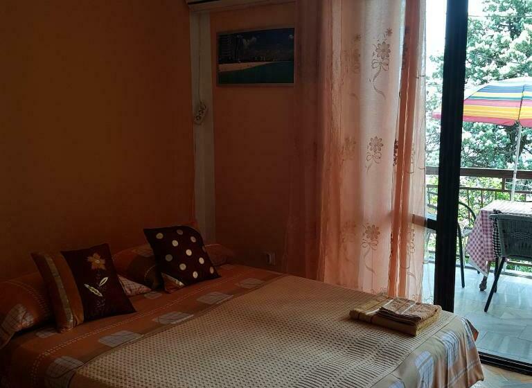 استودیوی استاندارد, Guest House Cinderella