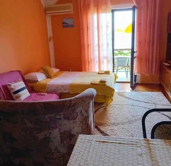 استودیوی استاندارد, Guest House Cinderella