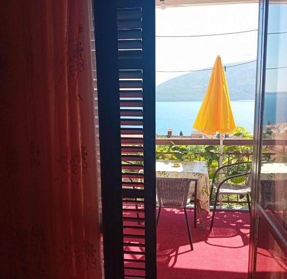 استودیوی استاندارد, Guest House Cinderella