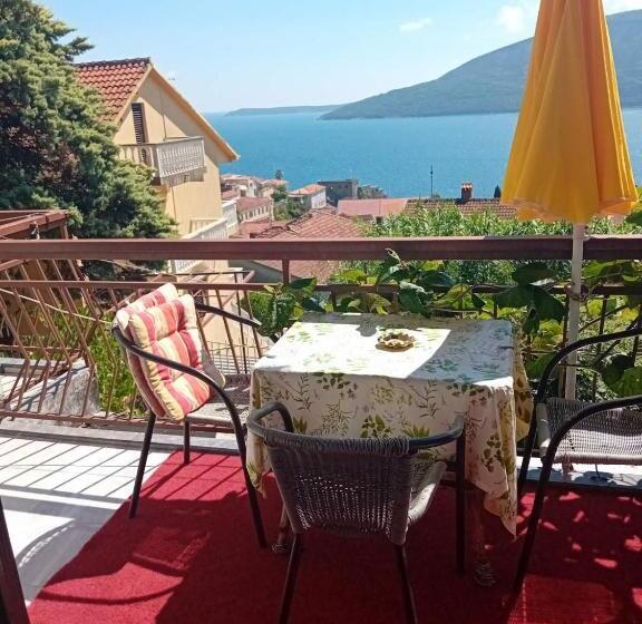 استودیوی استاندارد, Guest House Cinderella