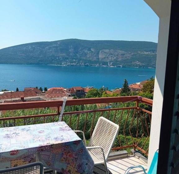 اتاق استاندارد چهار تخته, Guest House Cinderella